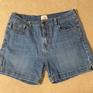 Vintage Levis Shorts! Size 10 but fits like a 6